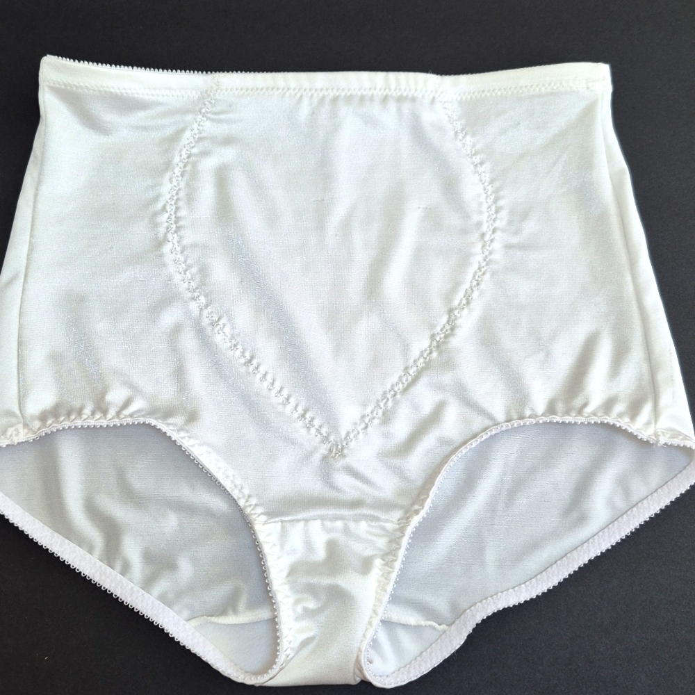 Vintage Bali Nylon Satin High-Waist Granny Panties White Briefs Pinup 8710 L
